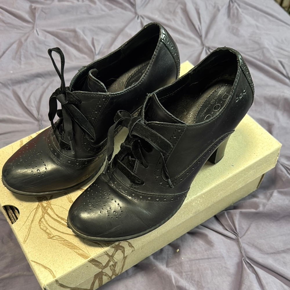 boc Zandi Elegant Black Lace-Up Heels